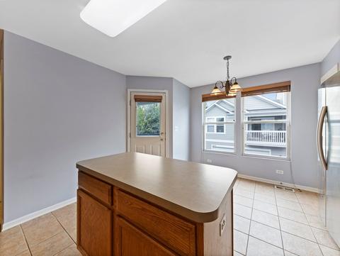 2475 Emily Ln, Elgin, IL 60124 photo 8