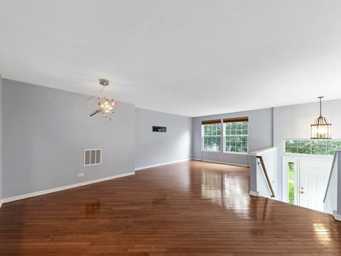 2475 Emily Ln, Elgin, IL 60124 photo 4