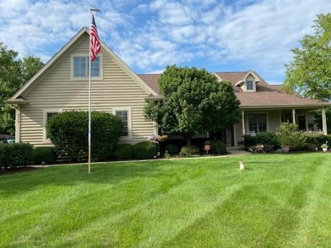 6008 Whiting Dr, Mchenry, IL 60050 photo 1