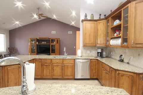 6008 Whiting Dr, Mchenry, IL 60050 photo 12