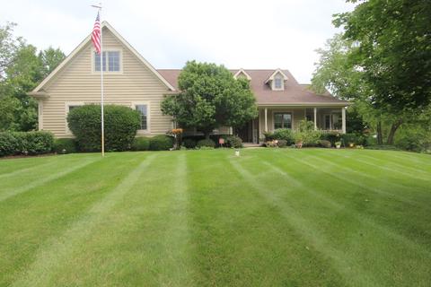 6008 Whiting Dr, Mchenry, IL 60050 photo 2