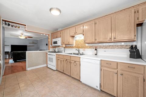 536 Audrey Ln, Wheeling, IL 60090 photo 4