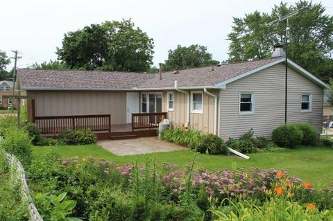 442 N Jackson St, Morrison, IL 61270 photo 2