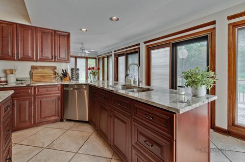 375 Jervey Ln, Bartlett, IL 60103 photo 13