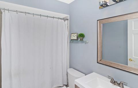 800 Kylemore Dr, Des Plaines, IL 60016 photo 24