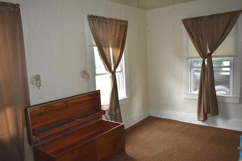 108 W 5th St, Gridley, IL 61744 photo 7