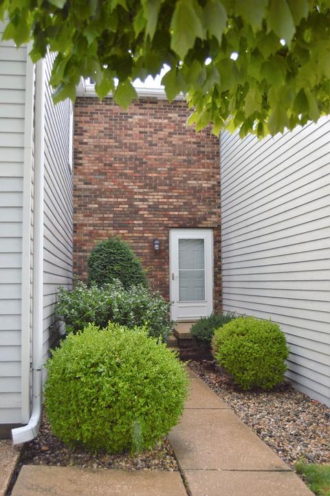1540 Hunt Dr #D, Normal, IL 61761 photo 2