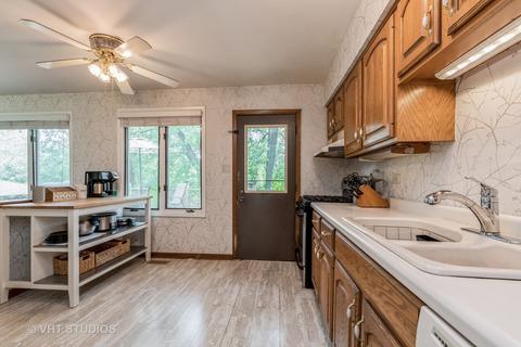 5559 Maple Ln, Midlothian, IL 60445 photo 7