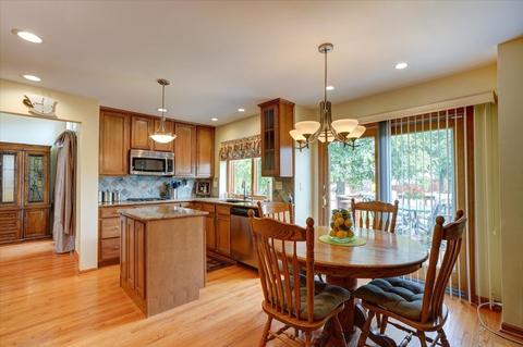 349 Lincoln Dr, Bartlett, IL 60103 photo 13