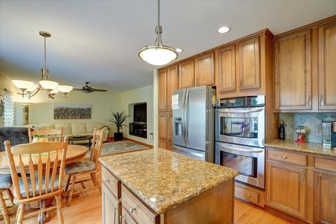 349 Lincoln Dr, Bartlett, IL 60103 photo 12