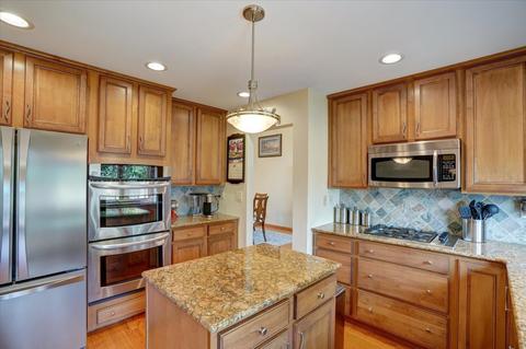 349 Lincoln Dr, Bartlett, IL 60103 photo 11