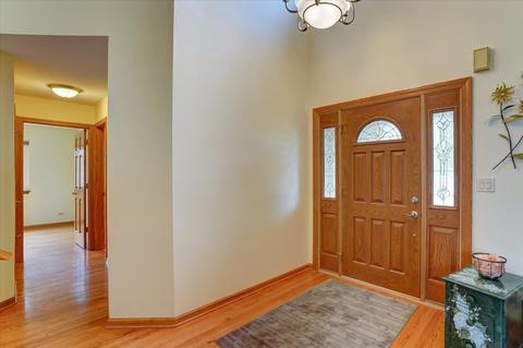 349 Lincoln Dr, Bartlett, IL 60103 photo 5