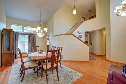 349 Lincoln Dr, Bartlett, IL 60103 photo 8