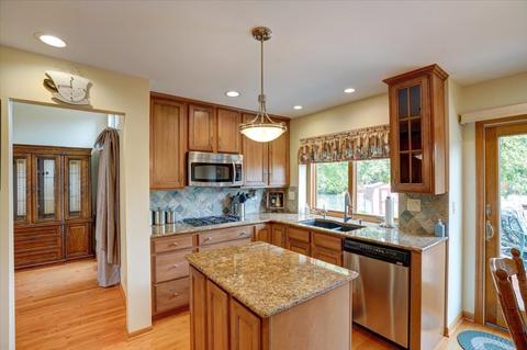349 Lincoln Dr, Bartlett, IL 60103 photo 10