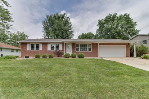 306 Garfield Dr, Bloomington, IL 61701 photo 1