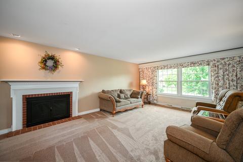 2 S655 Arrowhead Dr, Wheaton, IL 60189 photo 8