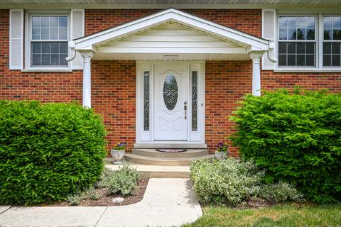 2 S655 Arrowhead Dr, Wheaton, IL 60189 photo 3