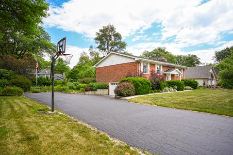 2 S655 Arrowhead Dr, Wheaton, IL 60189 photo 4