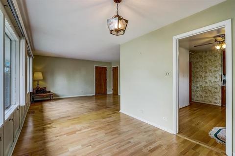 393 Meadowbrook Ln, Wheeling, IL 60090 photo 7