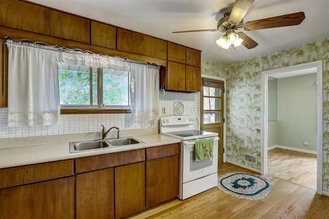 393 Meadowbrook Ln, Wheeling, IL 60090 photo 9