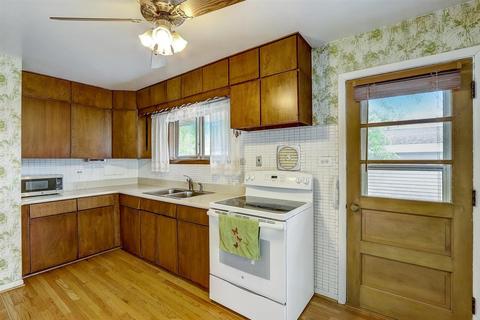 393 Meadowbrook Ln, Wheeling, IL 60090 photo 8