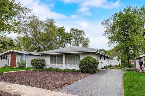 393 Meadowbrook Ln, Wheeling, IL 60090 photo 2
