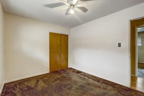 393 Meadowbrook Ln, Wheeling, IL 60090 photo 15