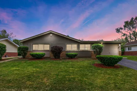 245 Washington Blvd, Hoffman Estates, IL 60169 photo 2