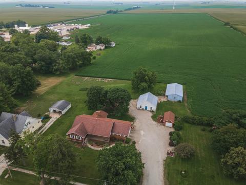 312 N Main St, Arrowsmith, IL 61722 photo 3