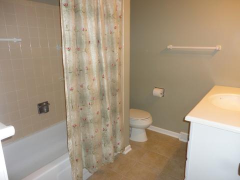711 Circle Dr, Roselle, IL 60172 photo 16