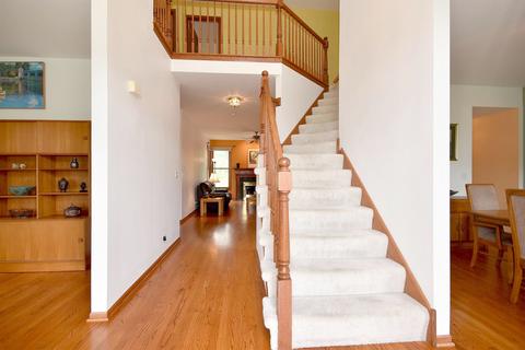 5545 Mallard Ln, Hoffman Estates, IL 60192 photo 2