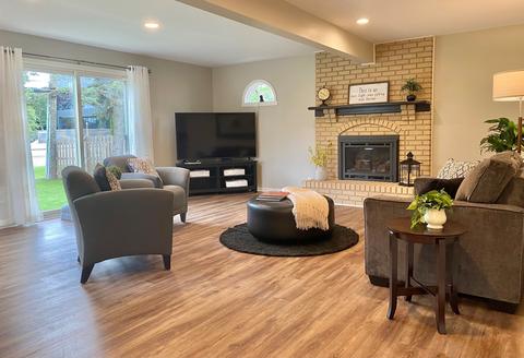 1075 Leahy Cir, Des Plaines, IL 60016 photo 2