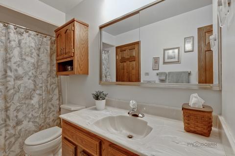 820 Hillcrest Blvd, Hoffman Estates, IL 60169 photo 13