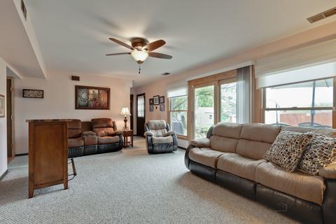 820 Hillcrest Blvd, Hoffman Estates, IL 60169 photo 16