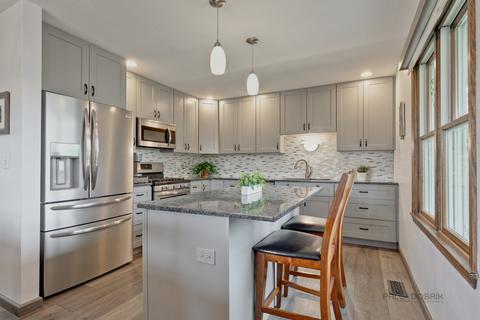820 Hillcrest Blvd, Hoffman Estates, IL 60169 photo 7