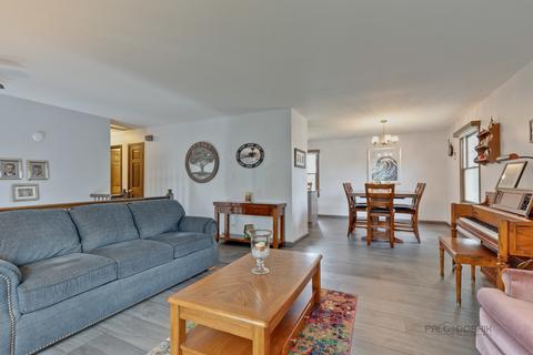 820 Hillcrest Blvd, Hoffman Estates, IL 60169 photo 5