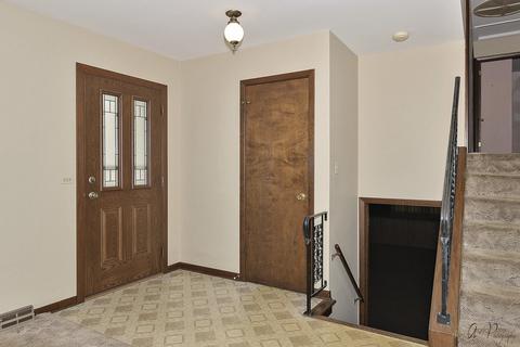 2284 Webster Ln, Des Plaines, IL 60018 photo 5