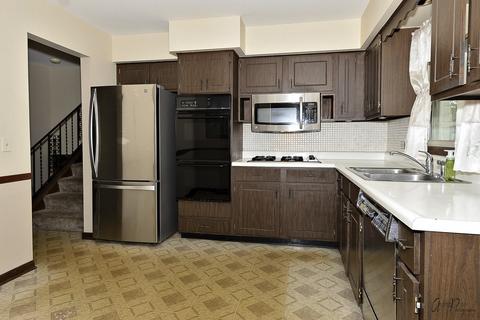 2284 Webster Ln, Des Plaines, IL 60018 photo 13