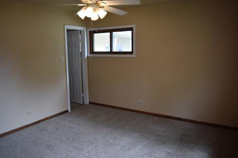 580 Milan Ln, Hoffman Estates, IL 60169 photo 10