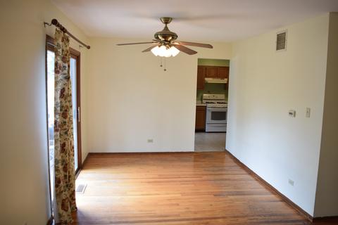 580 Milan Ln, Hoffman Estates, IL 60169 photo 3