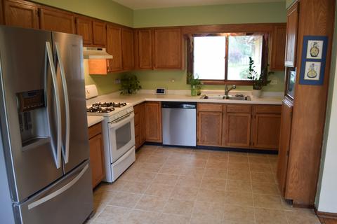 580 Milan Ln, Hoffman Estates, IL 60169 photo 4