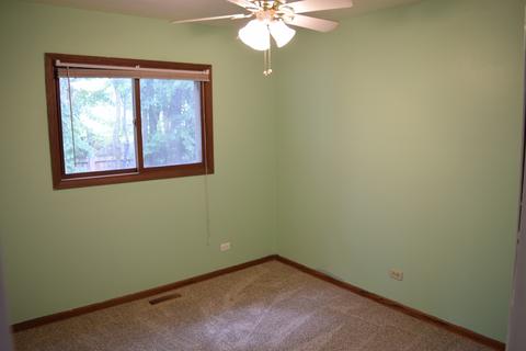 580 Milan Ln, Hoffman Estates, IL 60169 photo 16