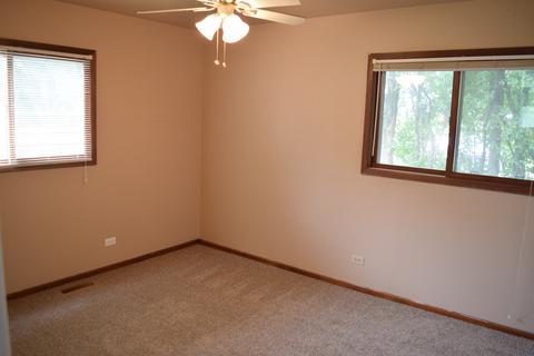 580 Milan Ln, Hoffman Estates, IL 60169 photo 13