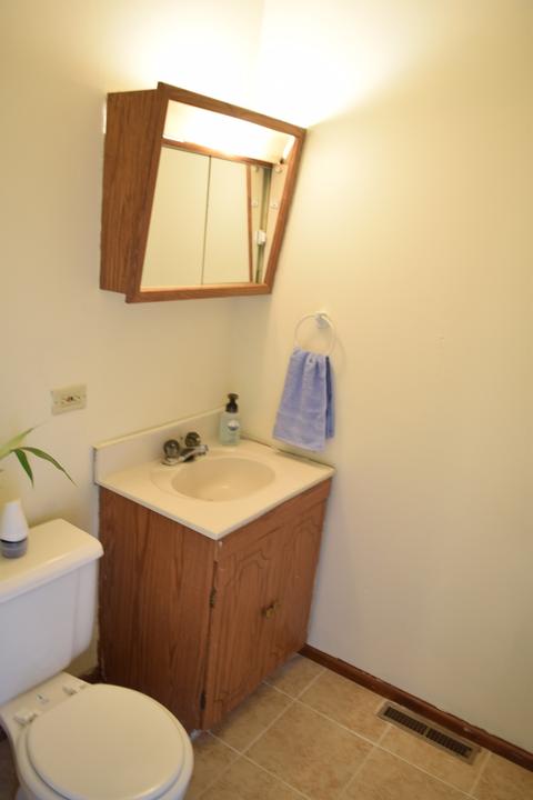 580 Milan Ln, Hoffman Estates, IL 60169 photo 15