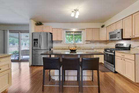 747 Kristy Ln, Wheeling, IL 60090 photo 2