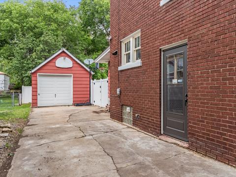 211 Williams St, Aurora, IL 60506 photo 3