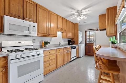 749 Linda Terrace Ter, Wheeling, IL 60090 photo 2