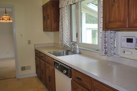 905 Gamon Rd, Wheaton, IL 60187 photo 3