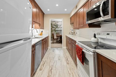 2425 Central St #3D, Evanston, IL 60201 photo 4