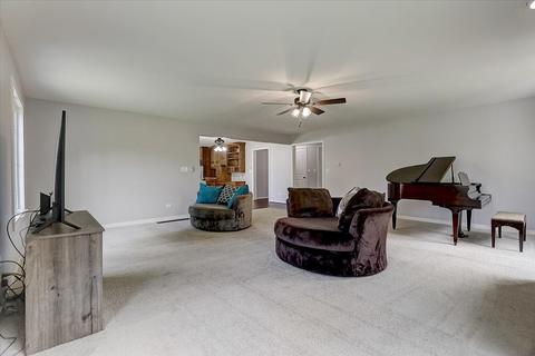 2980 Molitor Rd, Aurora, IL 60502 photo 4